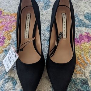 (new with Tags) Zara Black Pumps